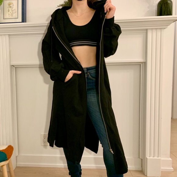 Extra long zip hoodie I’m 5”4 and they hang at my knees - Picture 2 of 4